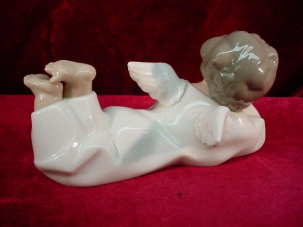 Retired LLADRO ANGEL LAYING DOWN FIGURINE 04541 In Box  