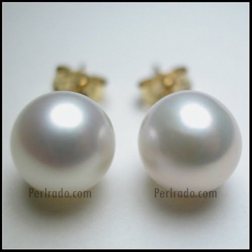 AAA+ 9mm WHITE ROUND AKOYA PEARL 14K GOLD STUD EARRINGS  