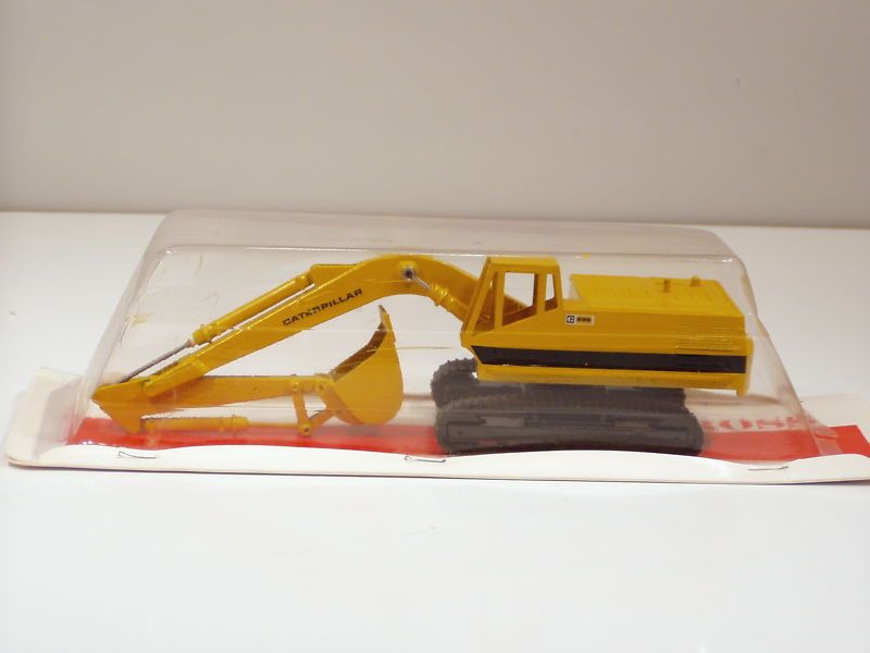 Caterpillar 235 Excavator   1/50   Winross   N.MIB  