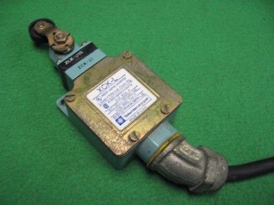 SCHNEIDER TELEMECANIQUE XCK L OSISENSE LIMIT SWITCH A6C0 A300 & ROLLER 