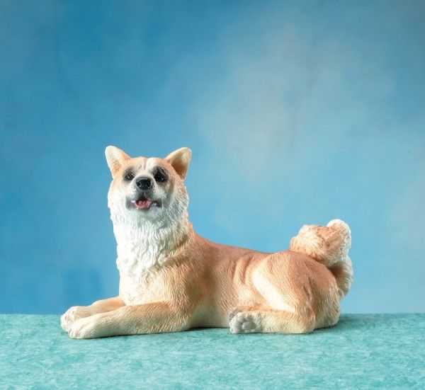 2009 DOG BREEDS CUTE AKITA LIFELIKE SMALL DOG FIGURINE 5664