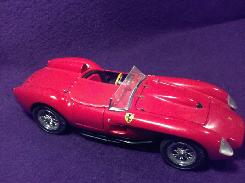 1958 FERRARI 250 TESTA ROSSA 124 SCALE MODEL from DANBURY MINT IN 