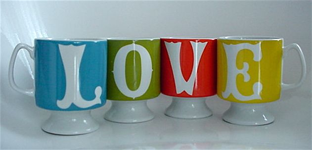 MUST SEE SUPER CHIC SET OF 4 LOVE PEDESTAL COFFEE MUGS  