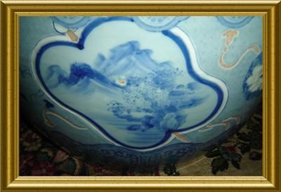 ANTIQUE JAPANESE MEIJI PERIOF UNIQUE HUGE SIGNED PORCELAIN HIBACHI 