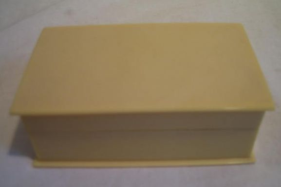 VINTAGE beige bakelite plastic trinket box  