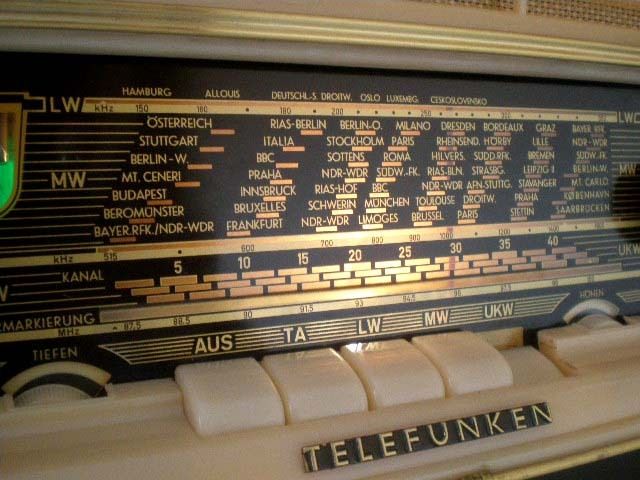 TELEFUNKEN TUBERADIO (röhrenradio) GAVOTTE 7 model from 1957. Fully 