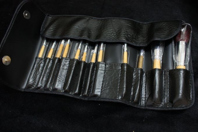 Product  12 SHORT BRUSHES COSMETIC MAKEUP BRUSHS SET CASE F003