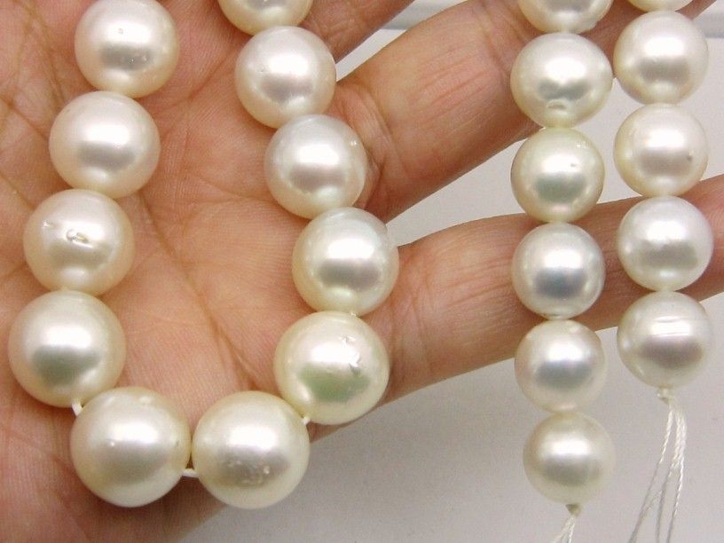 10.1mm   12.2mm White AUSTRALIAN South Sea Pearl Strand  