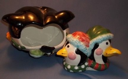 PENGUIN FAMILY HOLIDAY COOKIE JAR. MARKED  MERCURIES CUTE JAR 