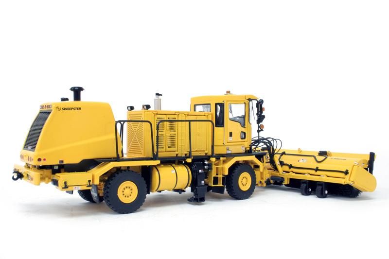 Oshkosh S3100B Airport Sweeper Truck   1/50 TWH  