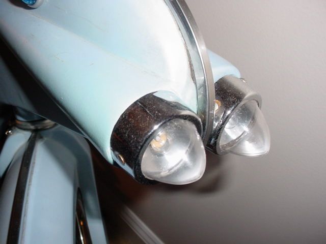   BICYCLE FRONT LIGHTS SCHWINN STORE BICYCLE HEAVEN MUSEUM ITEM  