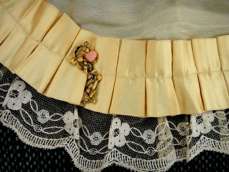 antique VICTORIAN SILK BED or DAY CAP w/LACE  