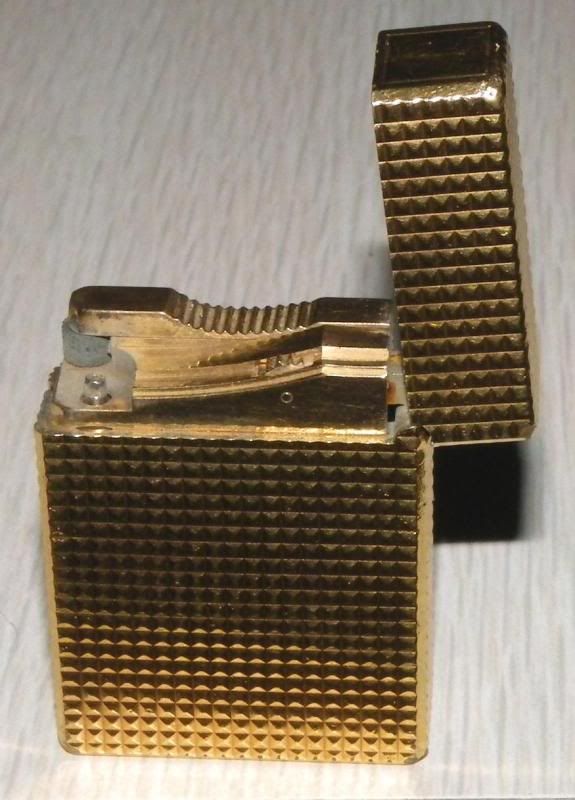 DUPONT DIAMOND PATTERN GOLD PLATED LIGHTER