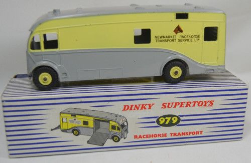 DINKY #979 RACEHORSE TRANSPORT, YELLOW & GREY EXC/BOX  