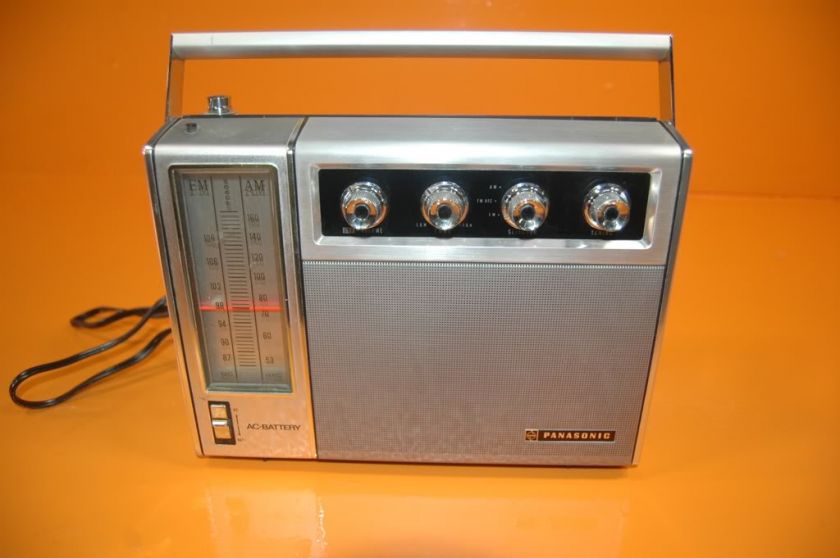 VINTAGE PANASONIC AM/FM RADIO RF 757  