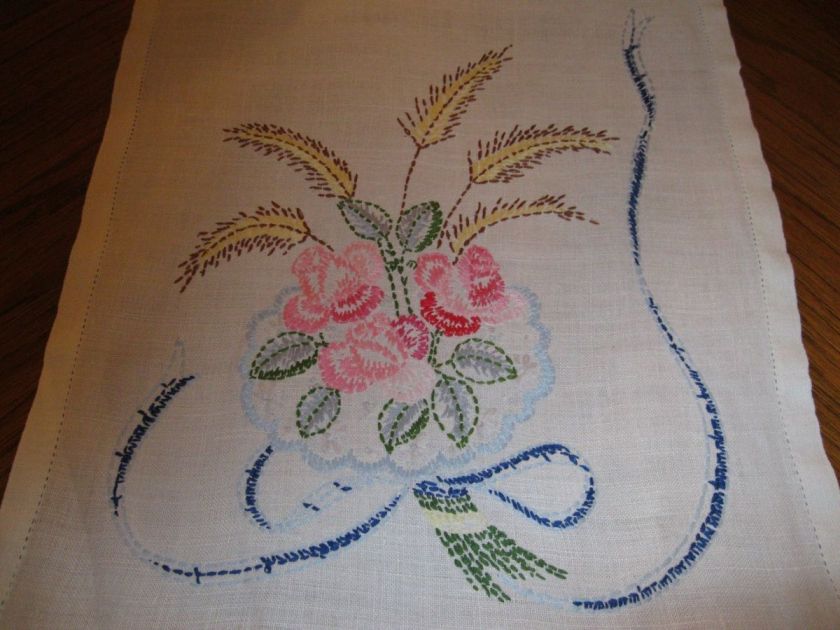 VINTAGE CROSS FLORAL STITCH TABLE RUNNER DOILIE 14X40  