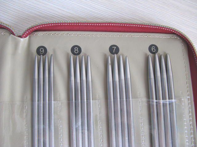 11 UK SIZES (6 16), 14 DP KNITTING NEEDLES VELVET CASE  