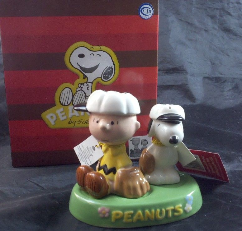 NIB Peanuts CHARLIE BROWN & SNOOPY SALT & PEPPER Shakers Baseball 