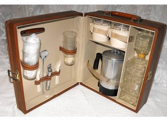 VTG. TRAVEL BAR Wine Set   Coffee  