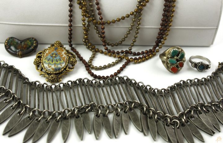 METAL COSTUME JEWELRY COLLECTION NECKLACES, PINS, RING  