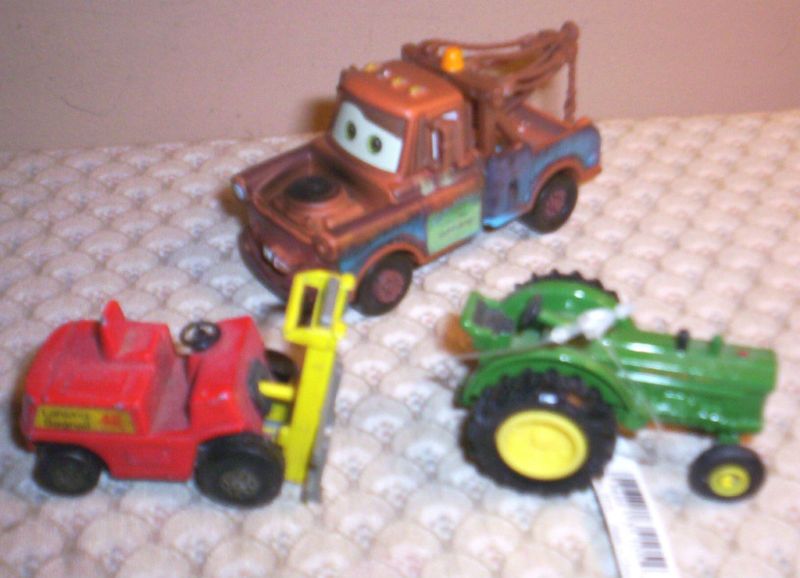 SCALE JOHN DEERE TRACTOR,MATCHBOX FORKLIFT,TOW MATER  