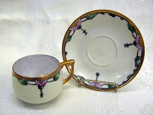 VINTAGE BAVARIA PORCELAIN VINE LEAF TABLEWARE SET  