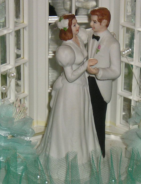   The UPC code on the bottom states BRIDAL WALTZ TEAL WHCT 0117 00327